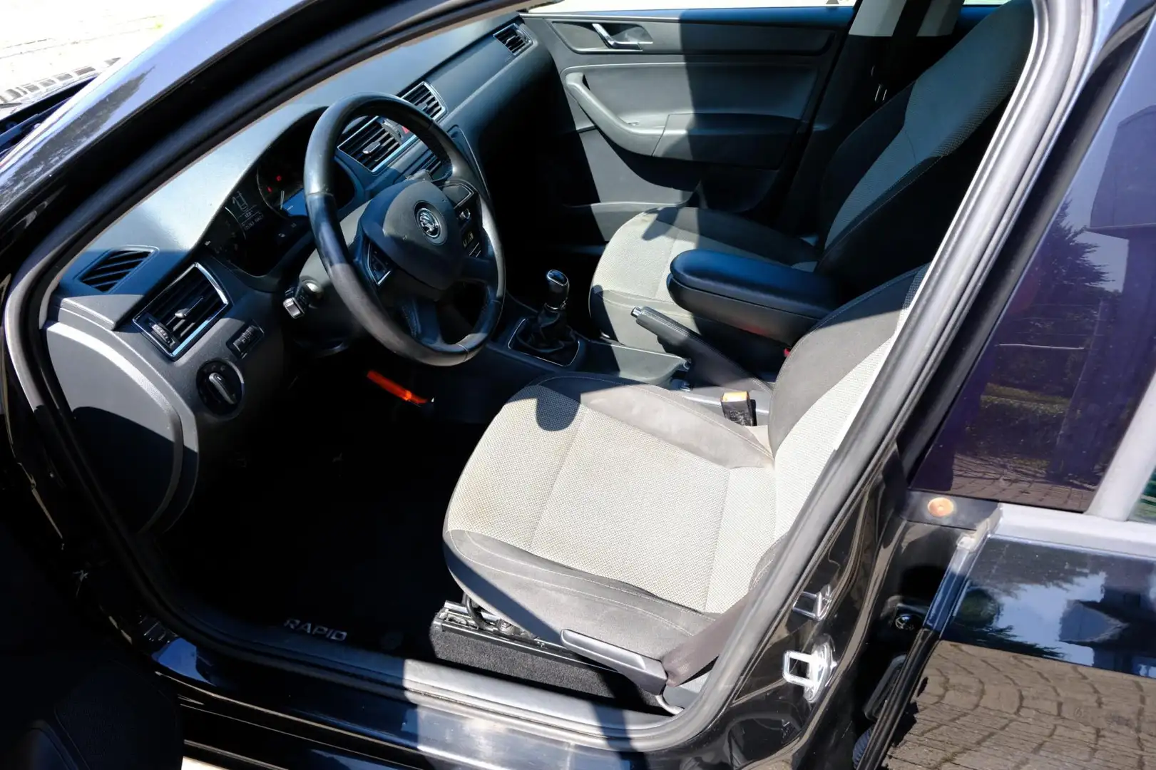 Skoda Rapid/Spaceback 1.6 TDI Greentech Elegance Businessline Clima|Navi Czarny - 2
