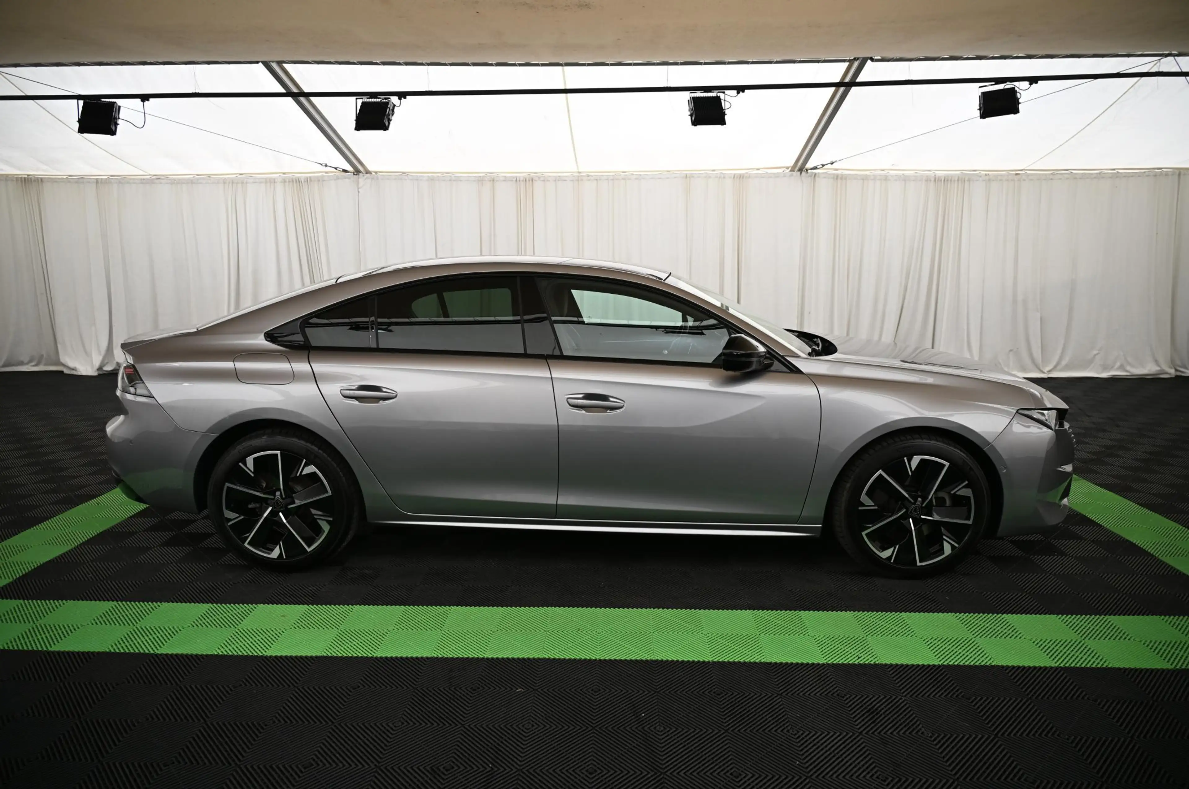 Peugeot 508 1.6 225 PHEV e-EAT8 Allure MATRIX/DYNAMIC/18 — photo 8