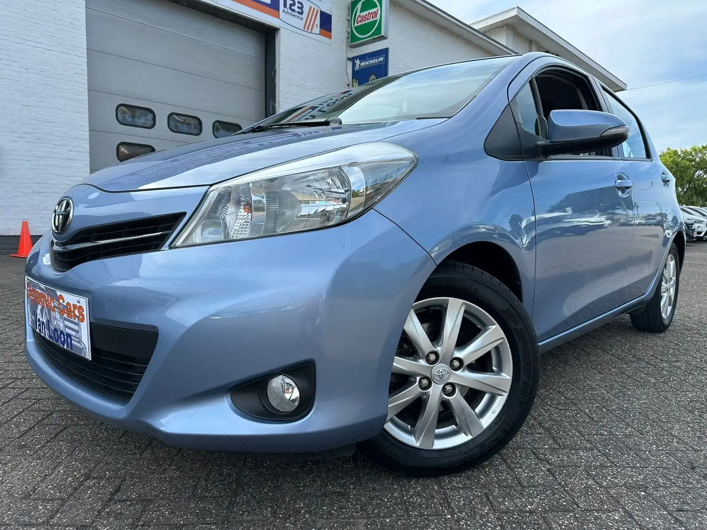 Toyota Yaris 1.33i VVT-i Comfort, Cruise, Airco, Navi. Zilver - 1