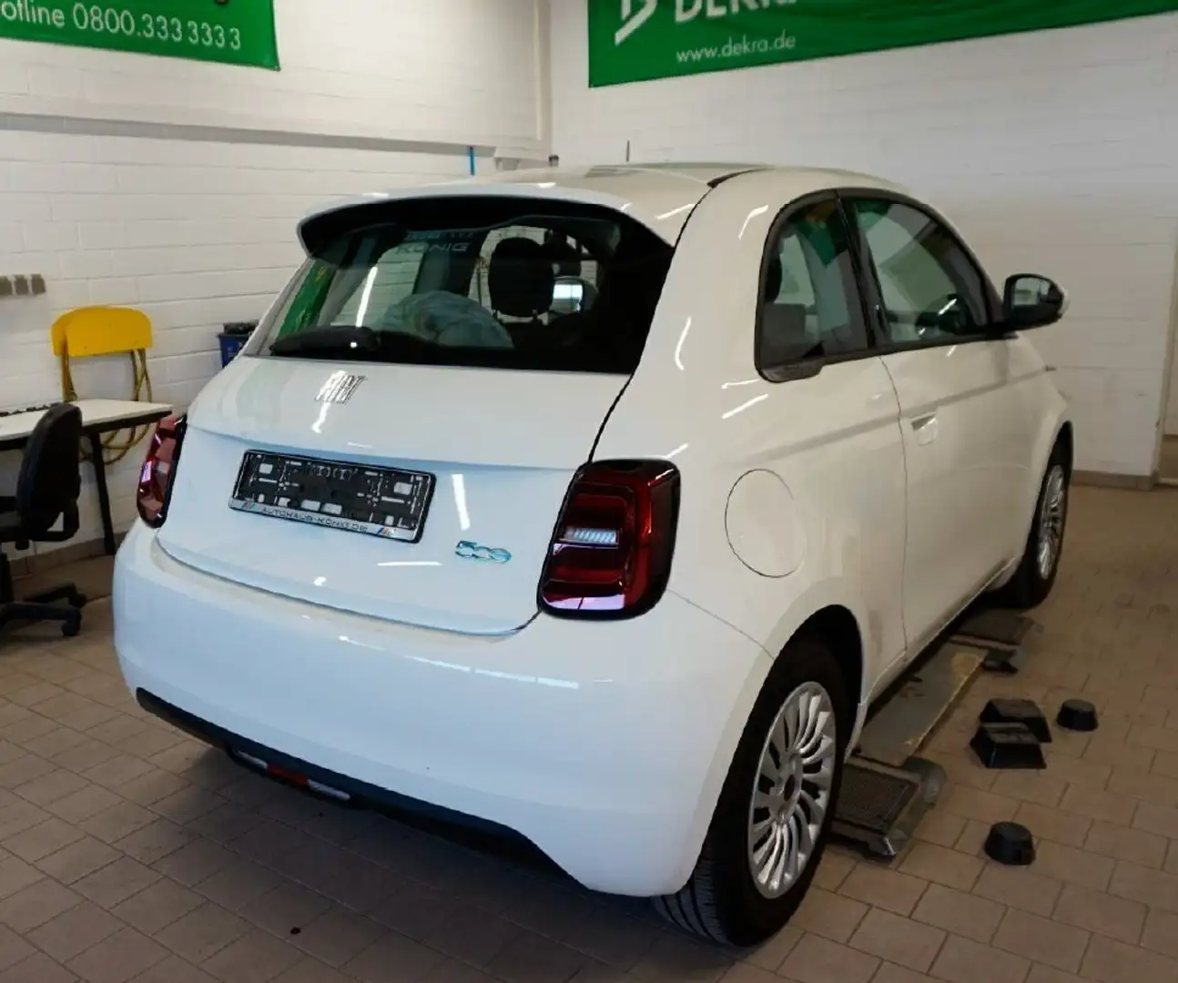 Fiat 500e Icon Klimaautomatik 320 KM Reichweite Weiß - 2