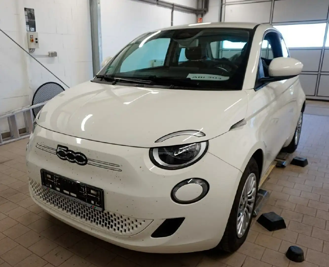 Fiat 500e Icon Klimaautomatik 320 KM Reichweite Weiß - 1