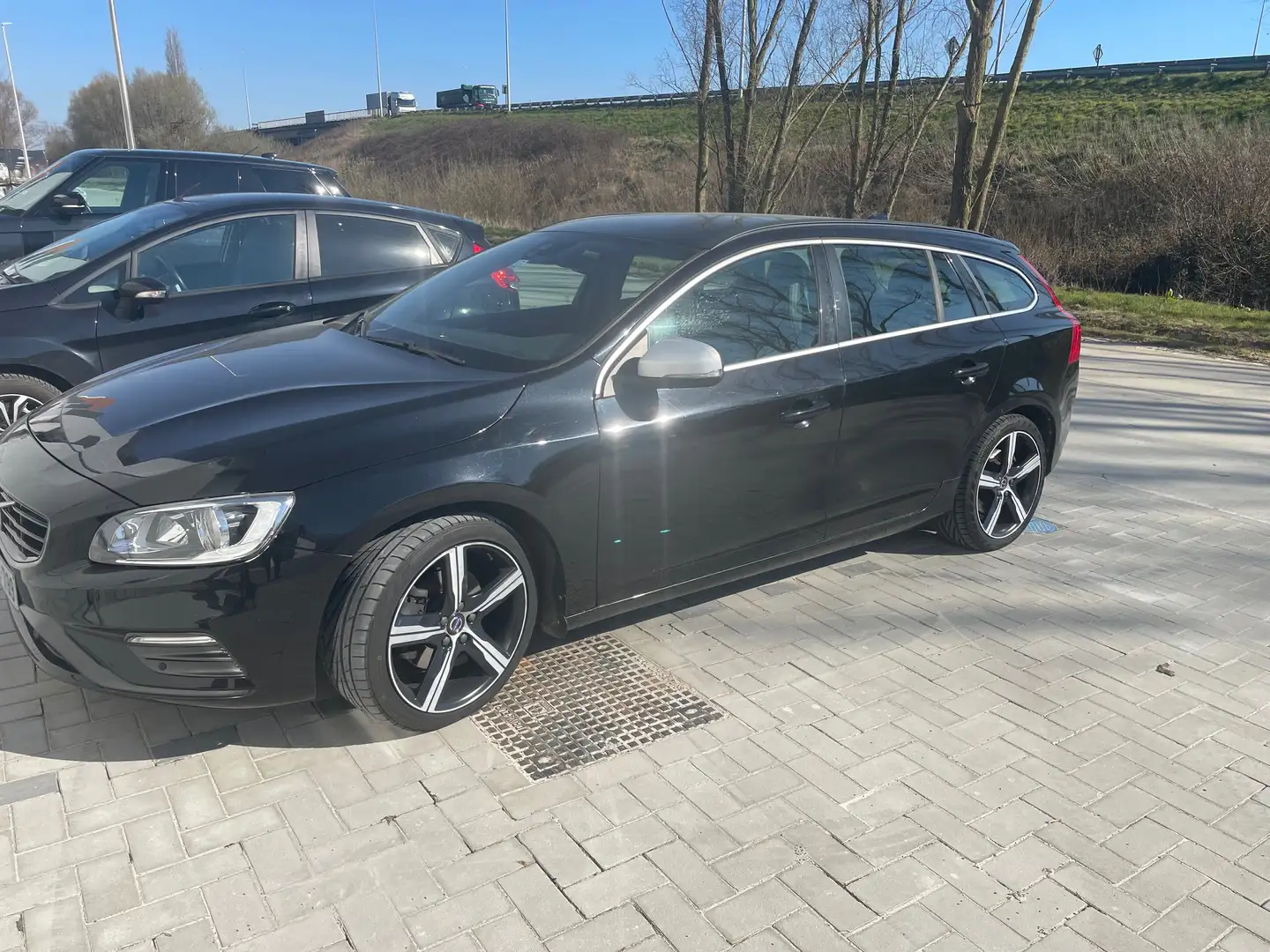Volvo V60 V60 2.0 D2 Kinetic R-Design Zwart - 1