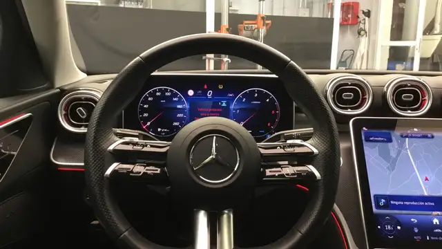 Mercedes-Benz C-Class view 9