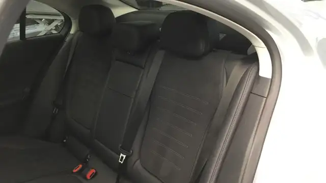 Mercedes-Benz C-Class view 11