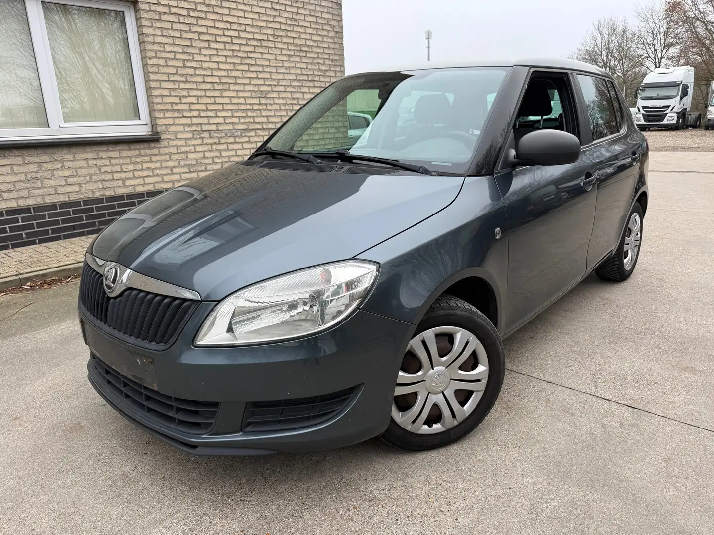 Skoda Fabia Fabia 1.2i Grau - 1