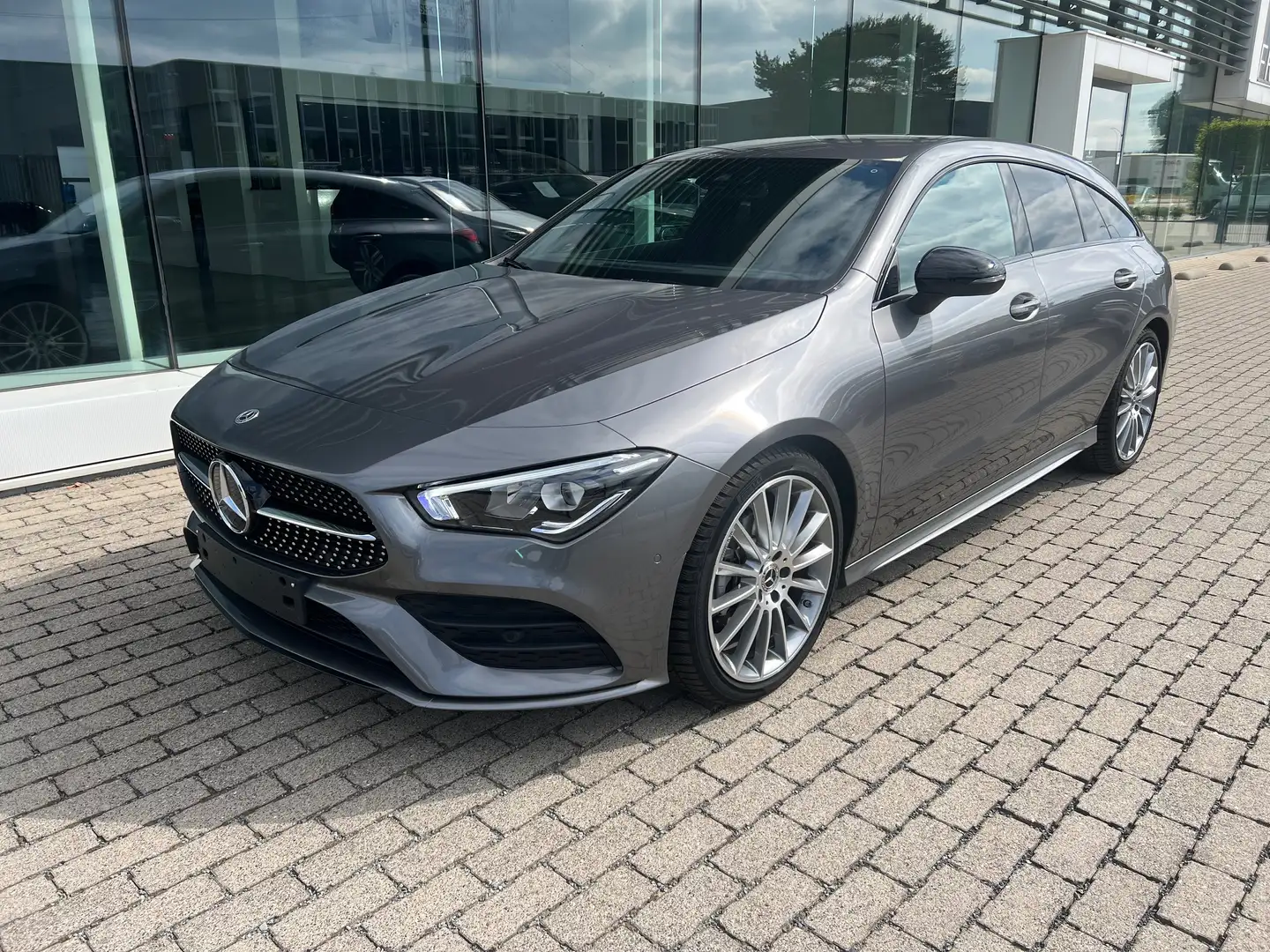 Mercedes-Benz CLA 200 Autom. AMG Nightpack Autom. PDC+camera Sfeerlicht Grijs - 2