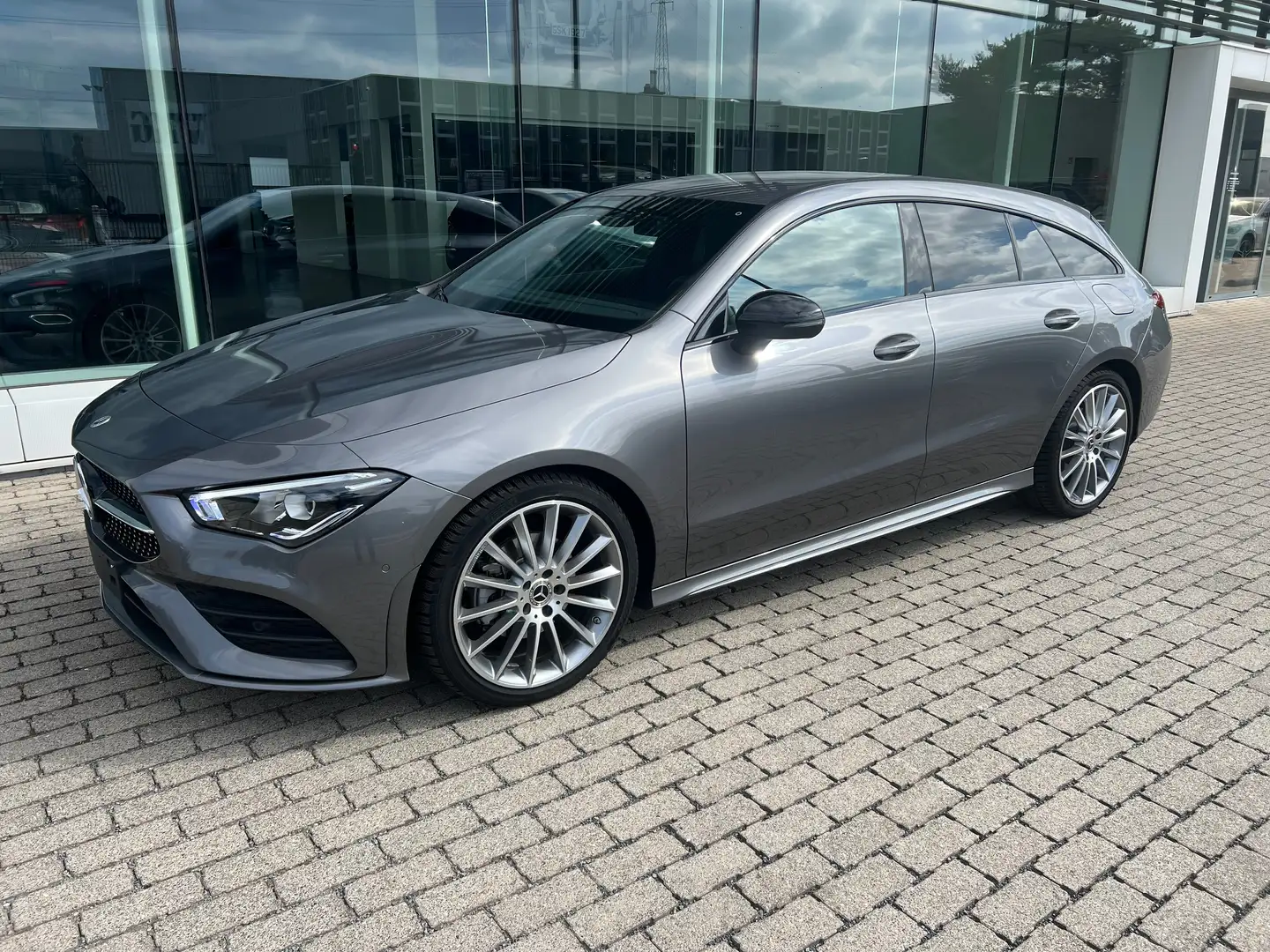 Mercedes-Benz CLA 200 Autom. AMG Nightpack Autom. PDC+camera Sfeerlicht Grijs - 1