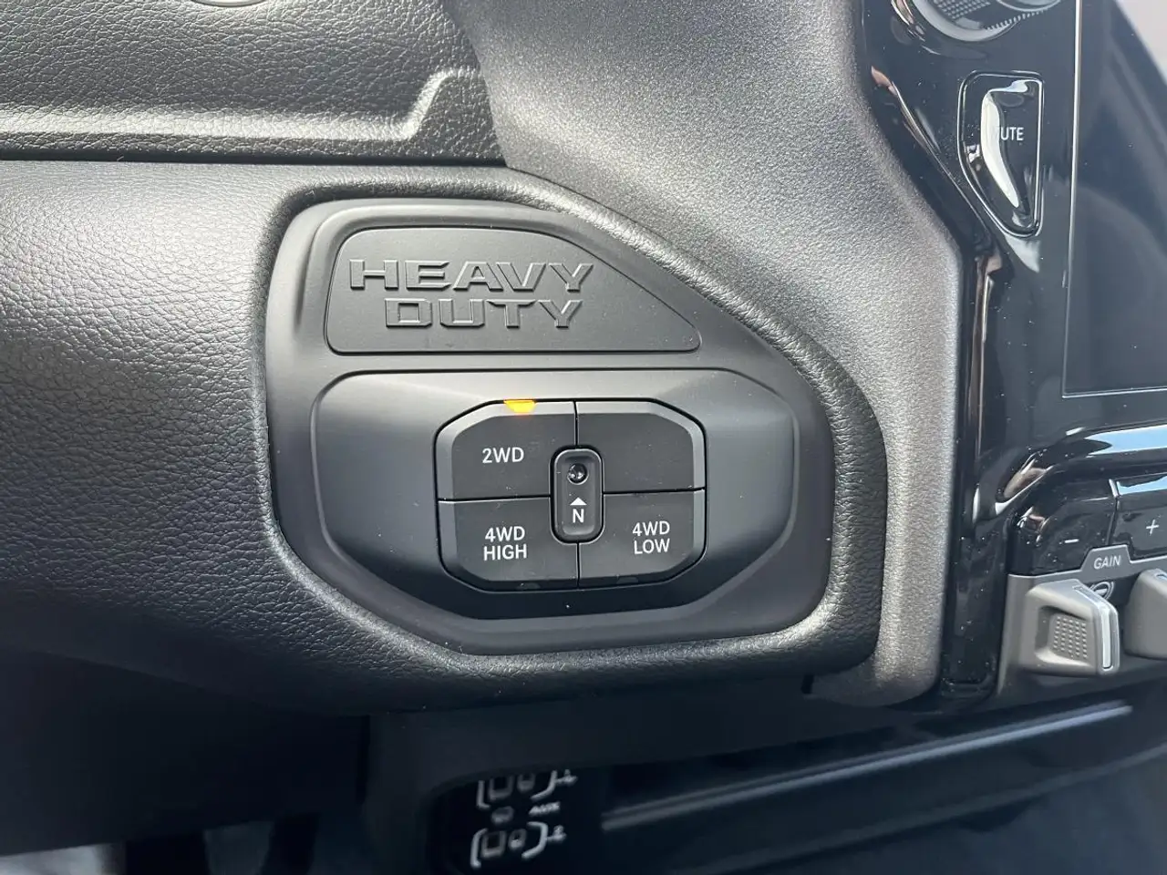 RAM 2500 снимка RAM 2500