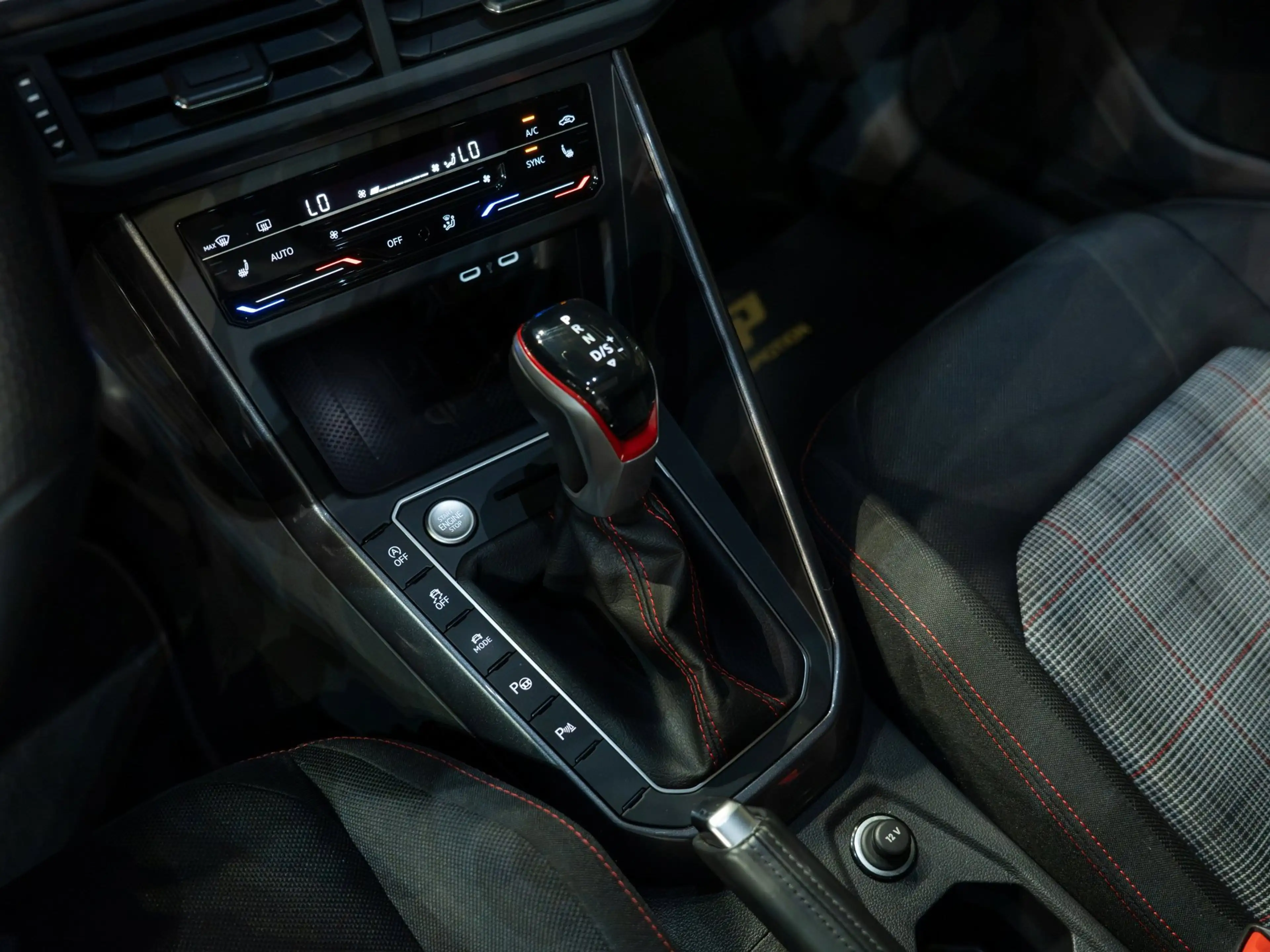 Volkswagen Polo GTI 2.0 TSI Pano/Beats/Side/Park/Keyless/Cam/BTW/VOL! — photo 6