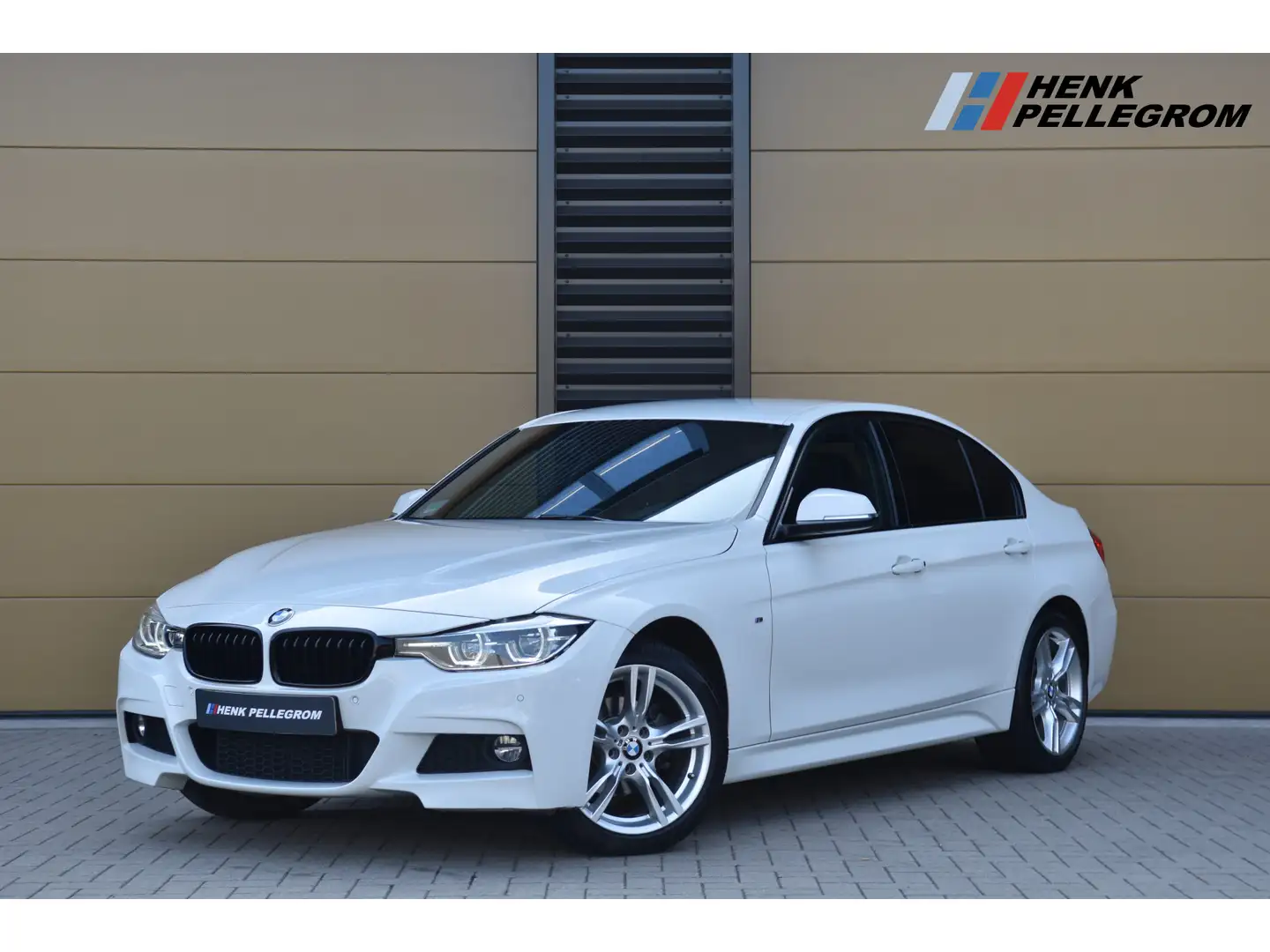 BMW 320 3-serie 320i xDrive * M Sportpakket * Achteruitrij Wit - 1