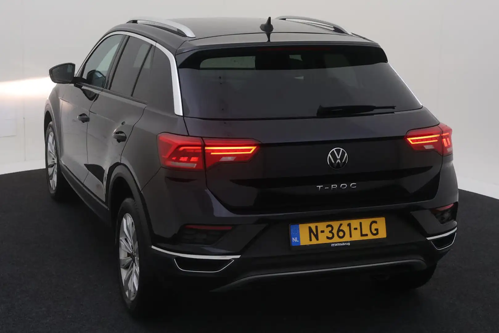Volkswagen T-Roc 1.0 TSI Style / CAMERA/ PARK. SENSOREN/ APP CONNEC Zwart - 2