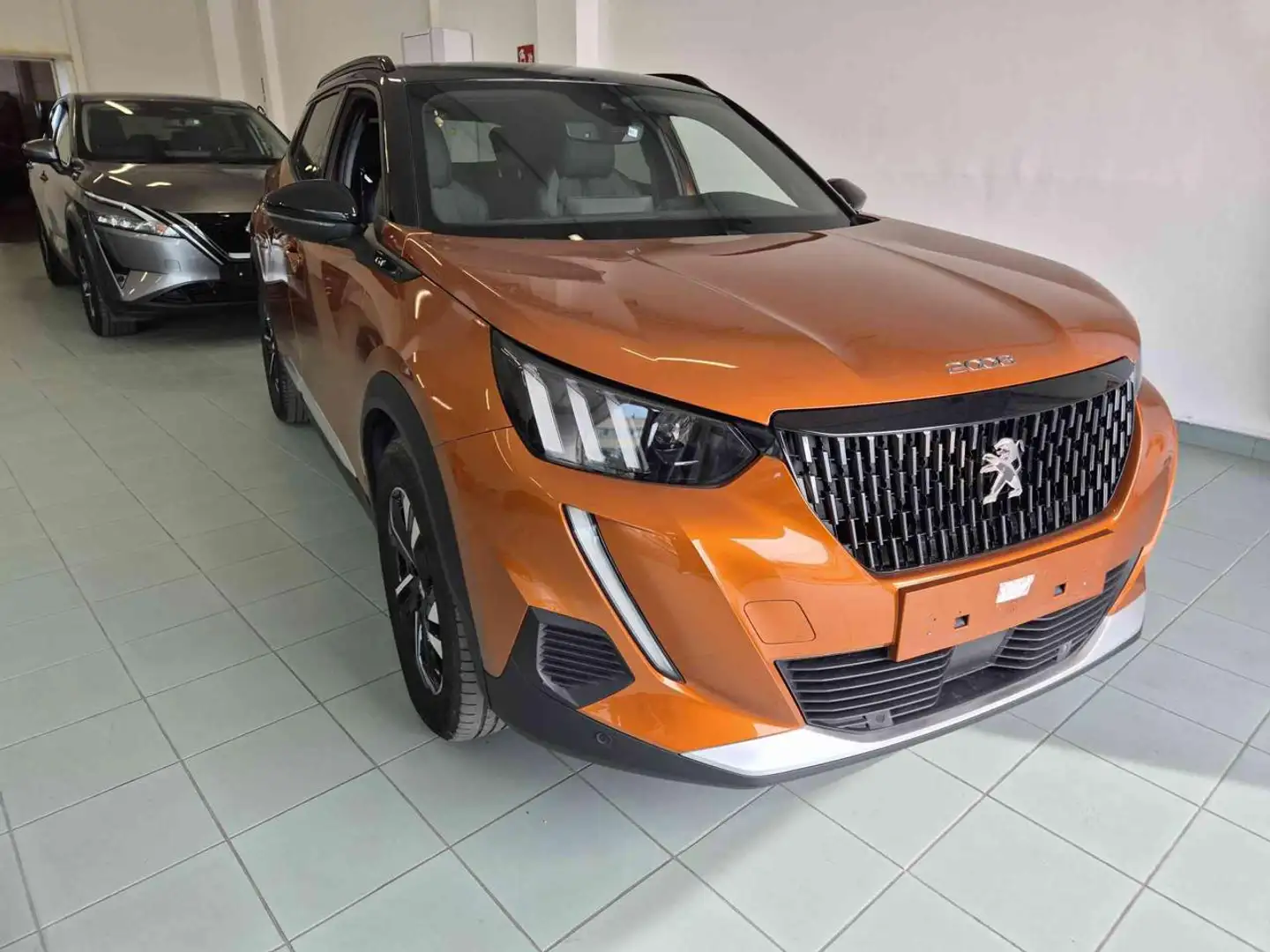 Peugeot 2008 PureTech 130 S&S GT Orange - 2