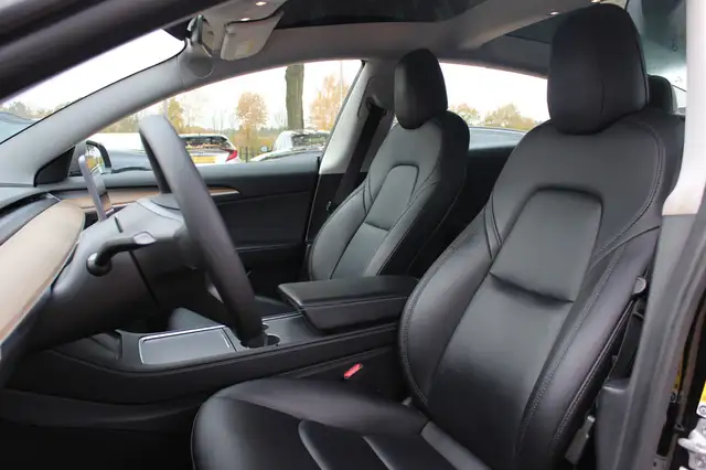 Tesla Model 3 view 4