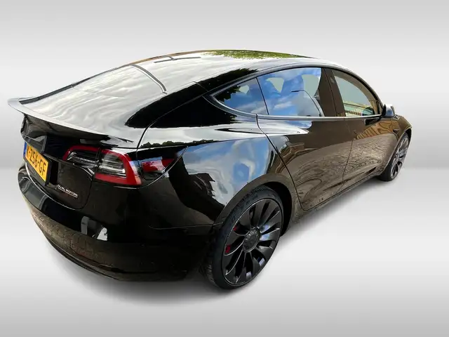Tesla Model 3 view 3