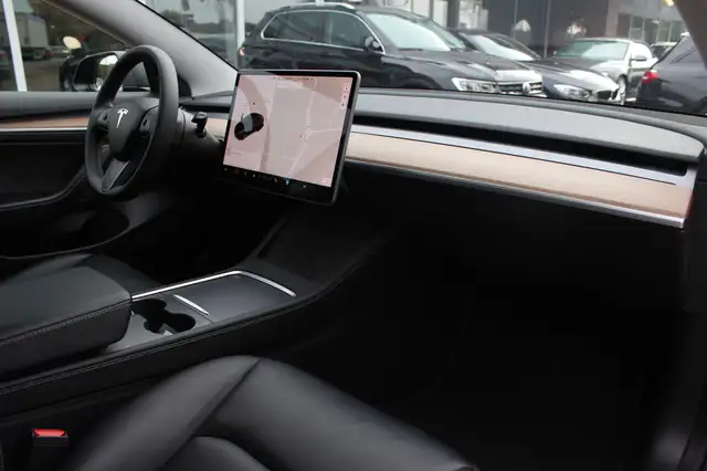 Tesla Model 3 view 8