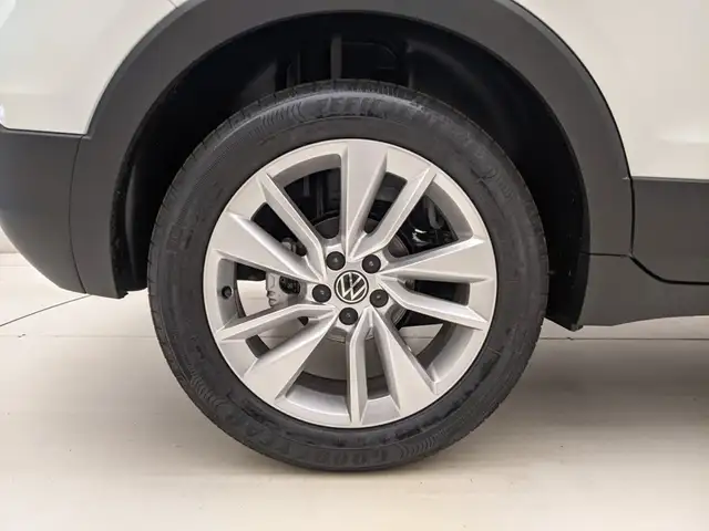 Volkswagen T-Cross view 9