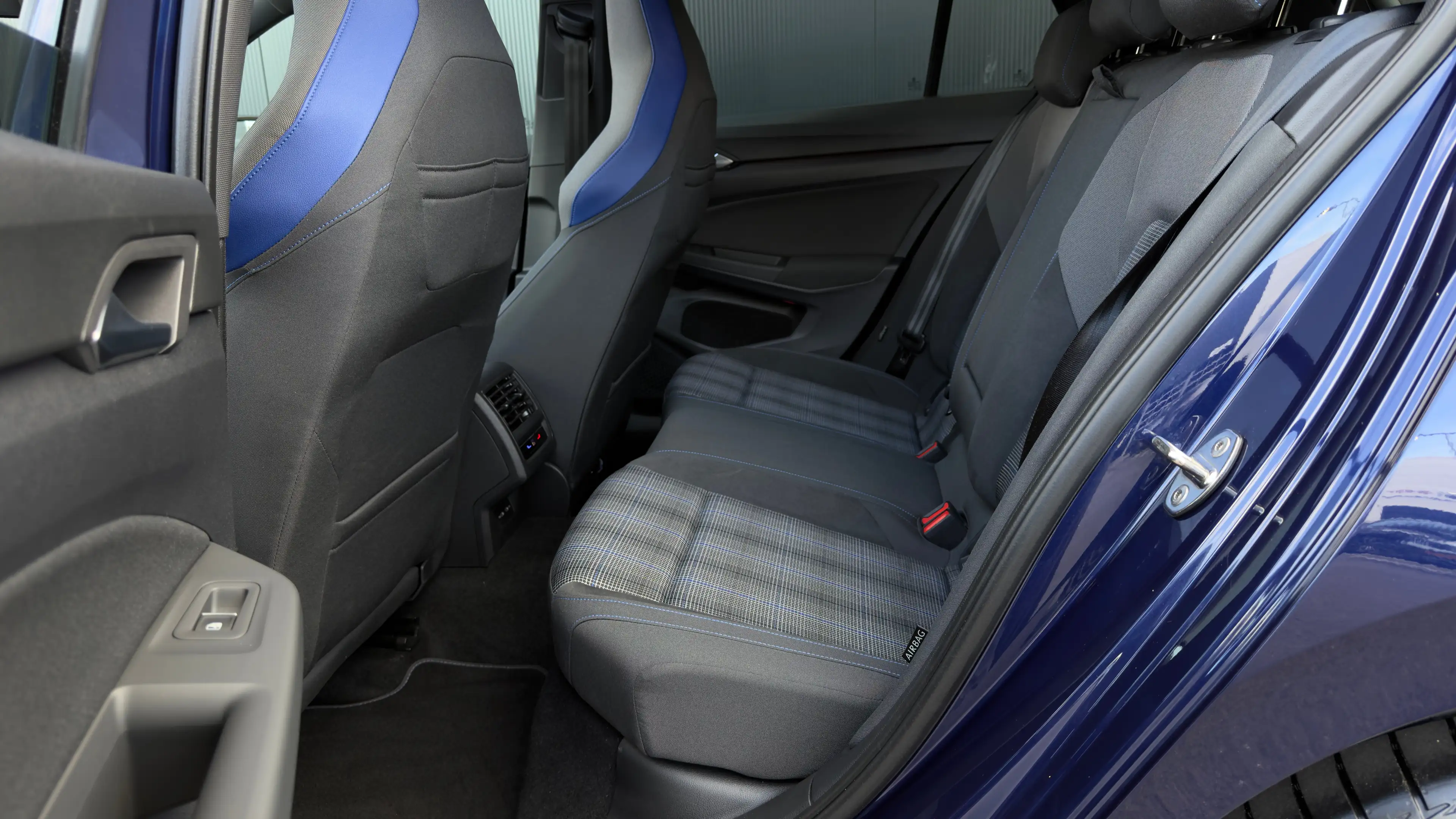 Volkswagen Golf GTE 1.4 eHybrid | Panorama dak | Camera | Apple Carpla — photo 24
