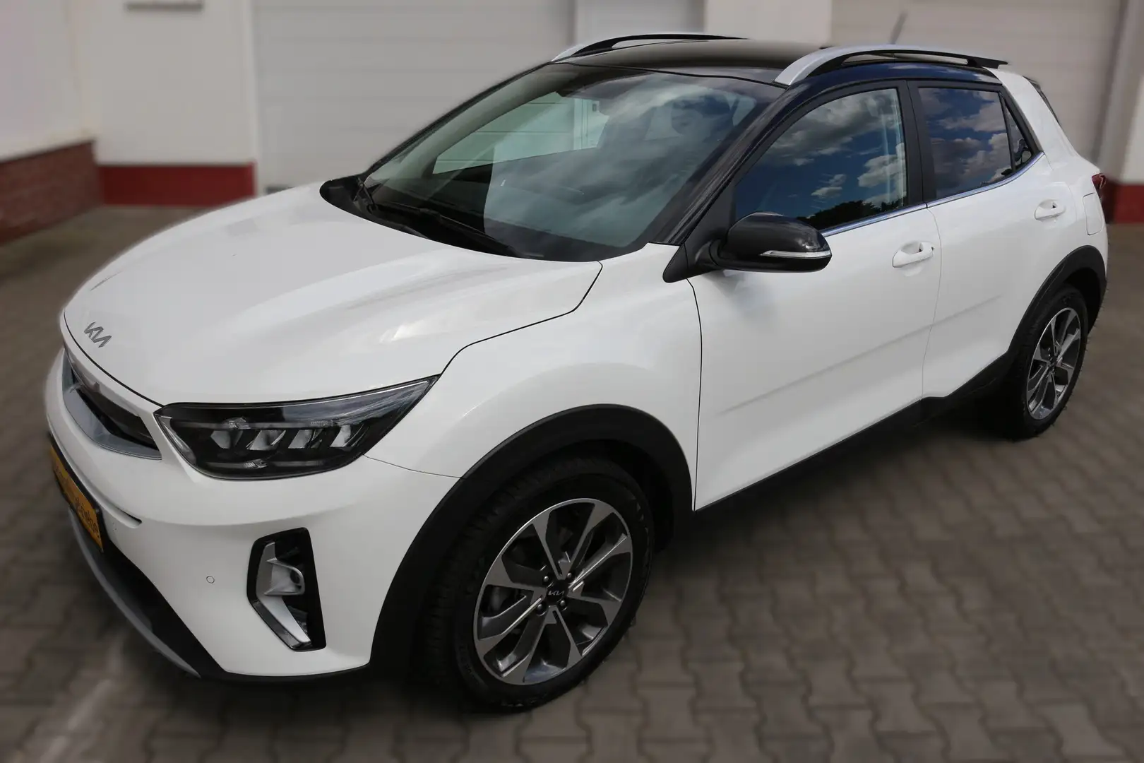 Kia Stonic Spirit mit LED Scheinwerfer Weiß - 1