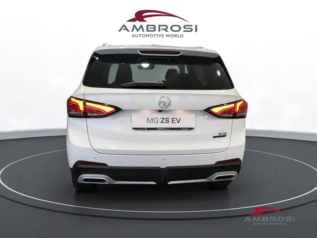 MG ZS view 8