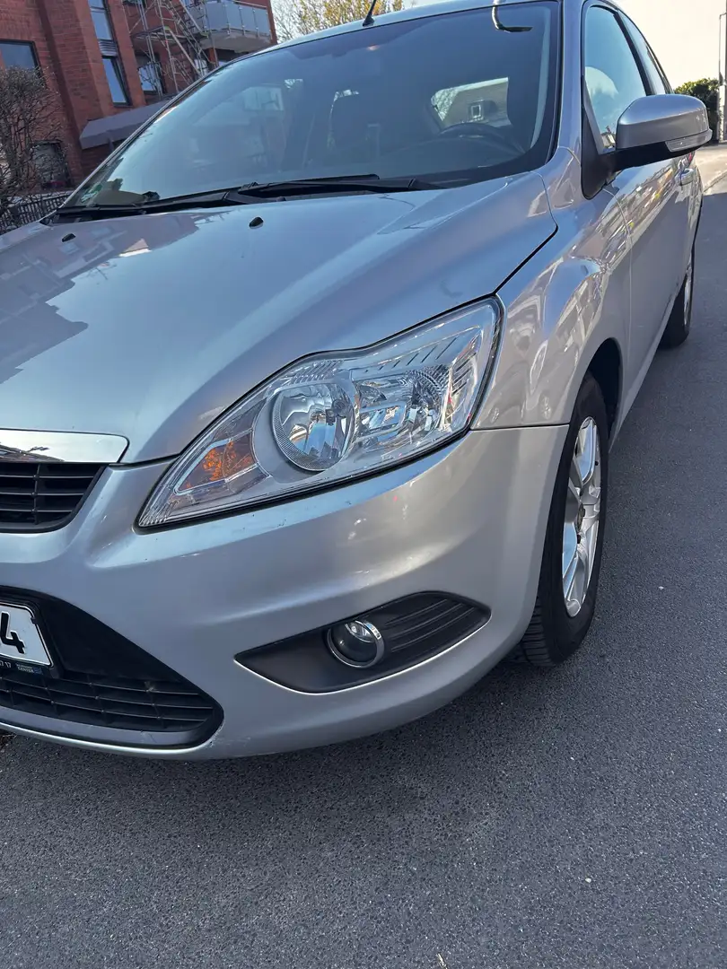 Ford Focus Focus 1.6 16VAmbiente Stříbrná - 1