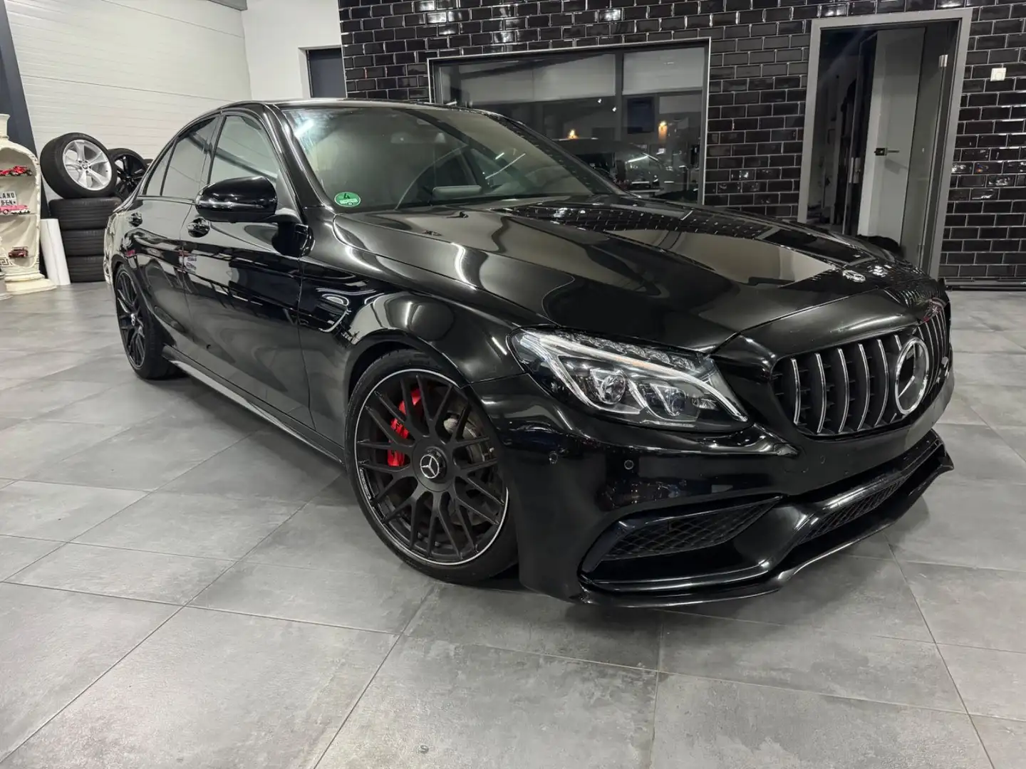Mercedes-Benz C 63 AMG S Schwarz - 1