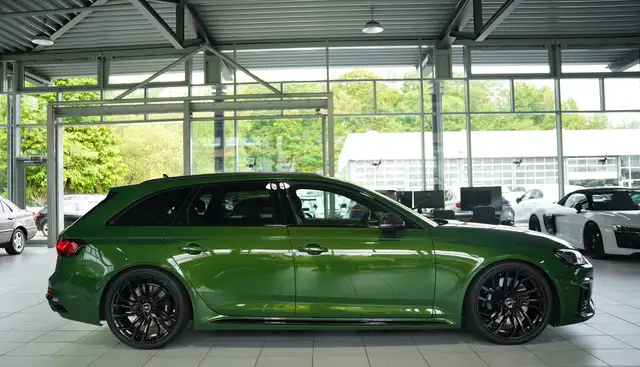 Audi RS4 view 8