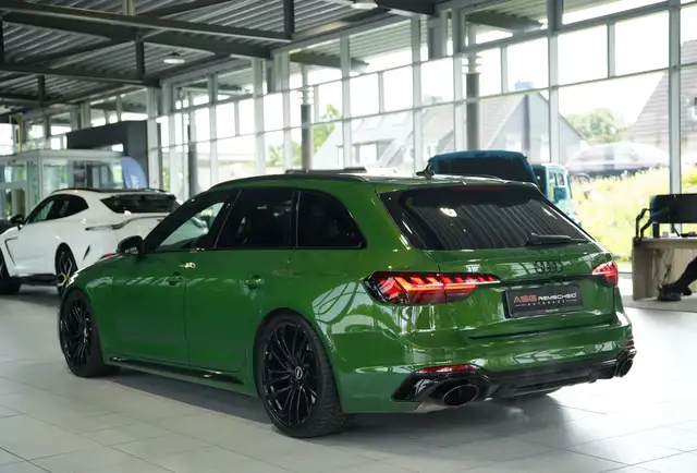 Audi RS4 view 13