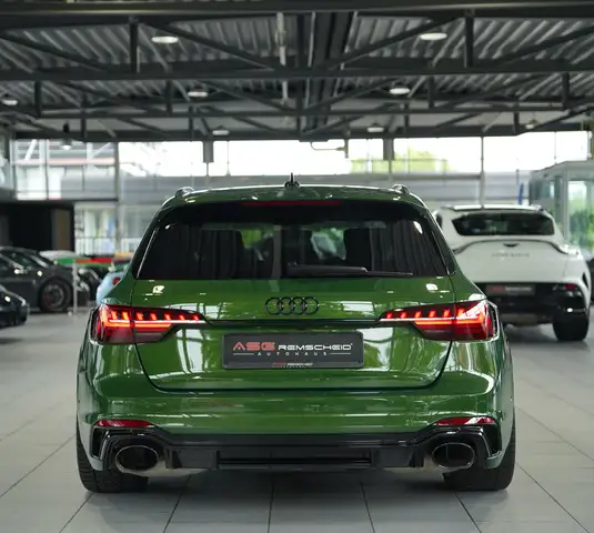 Audi RS4 view 12