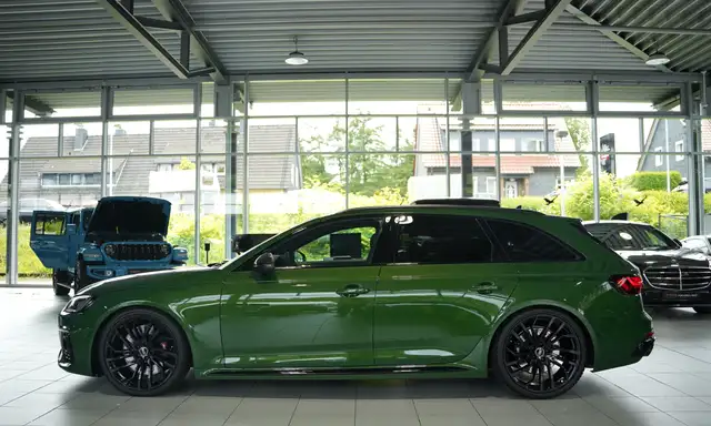 Audi RS4 view 14