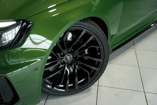 Audi RS4 view 3