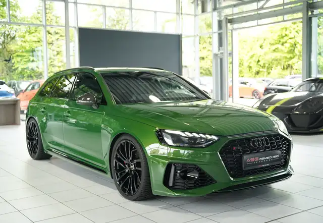 Audi RS4 view 7