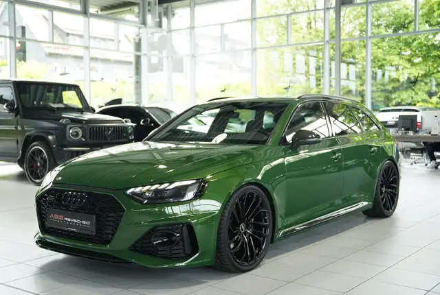 Audi RS4 view 6