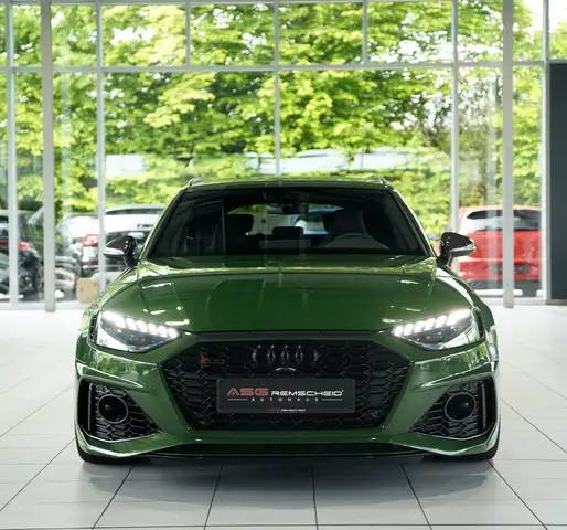 Audi RS4 view 5