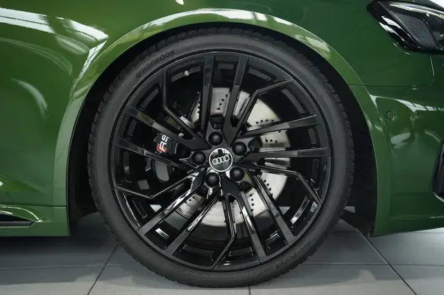 Audi RS4 view 9