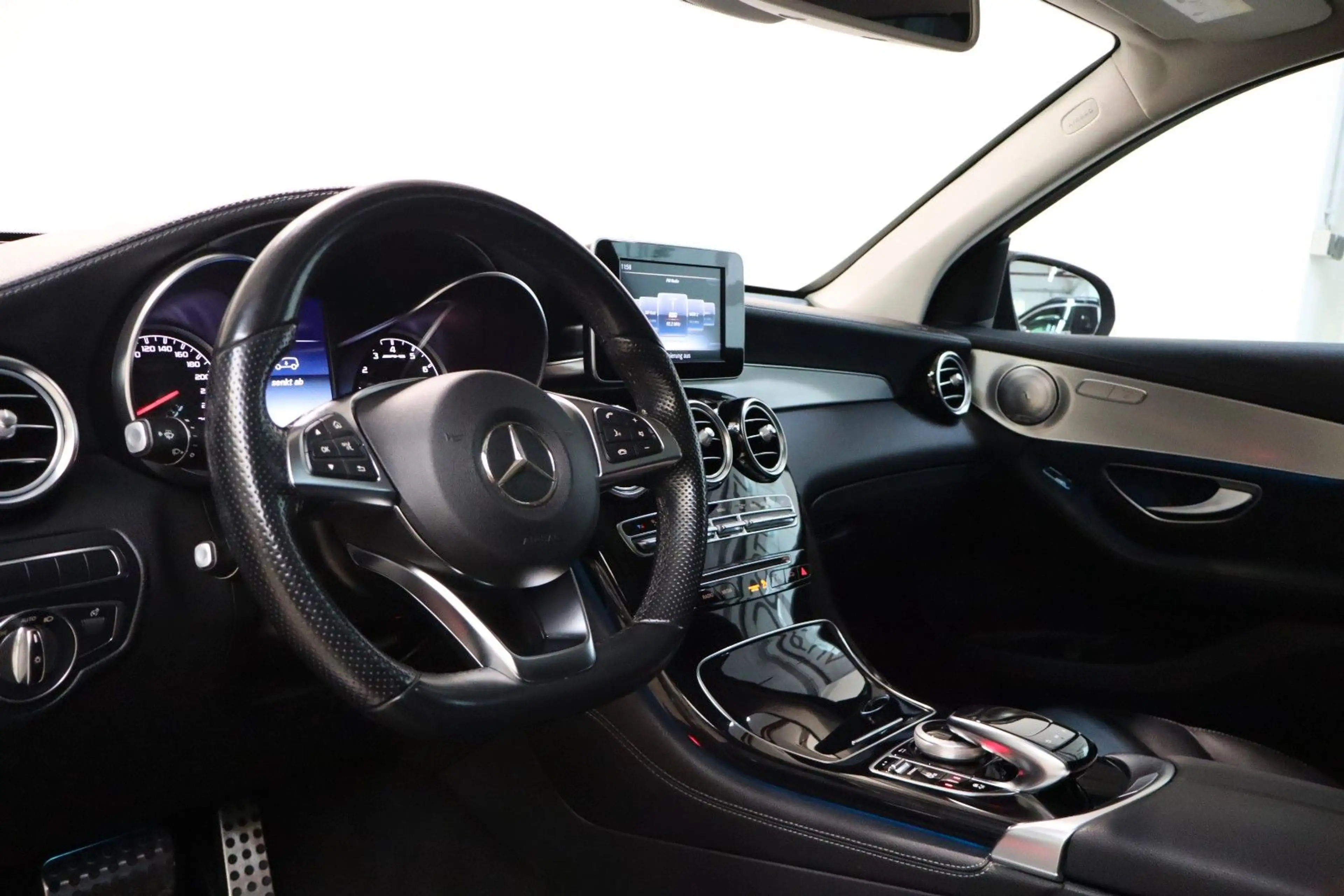 Mercedes-Benz GLC 43 AMG 4Matic Night-Paket Panorama Kamera — photo 7