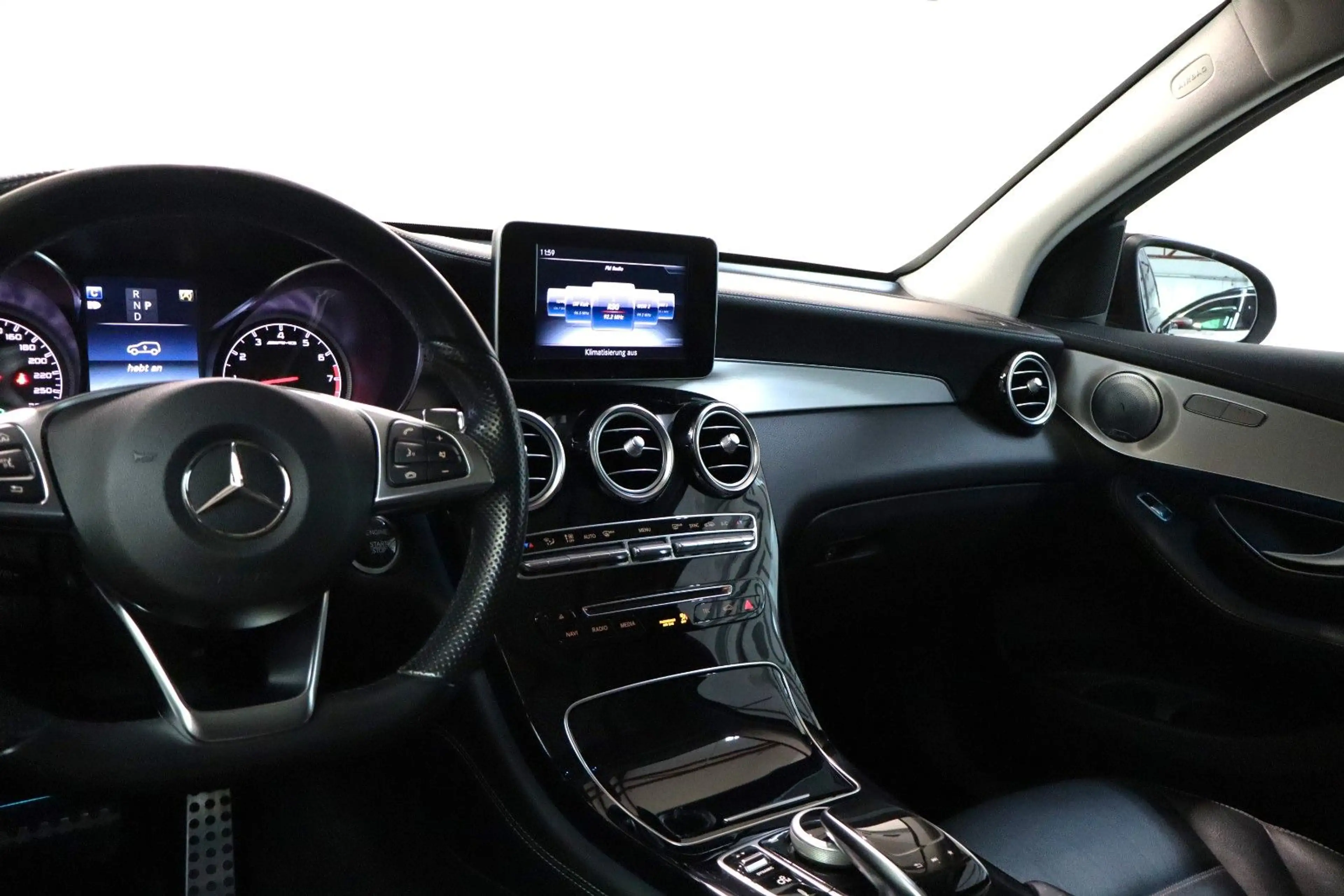 Mercedes-Benz GLC 43 AMG 4Matic Night-Paket Panorama Kamera — photo 8
