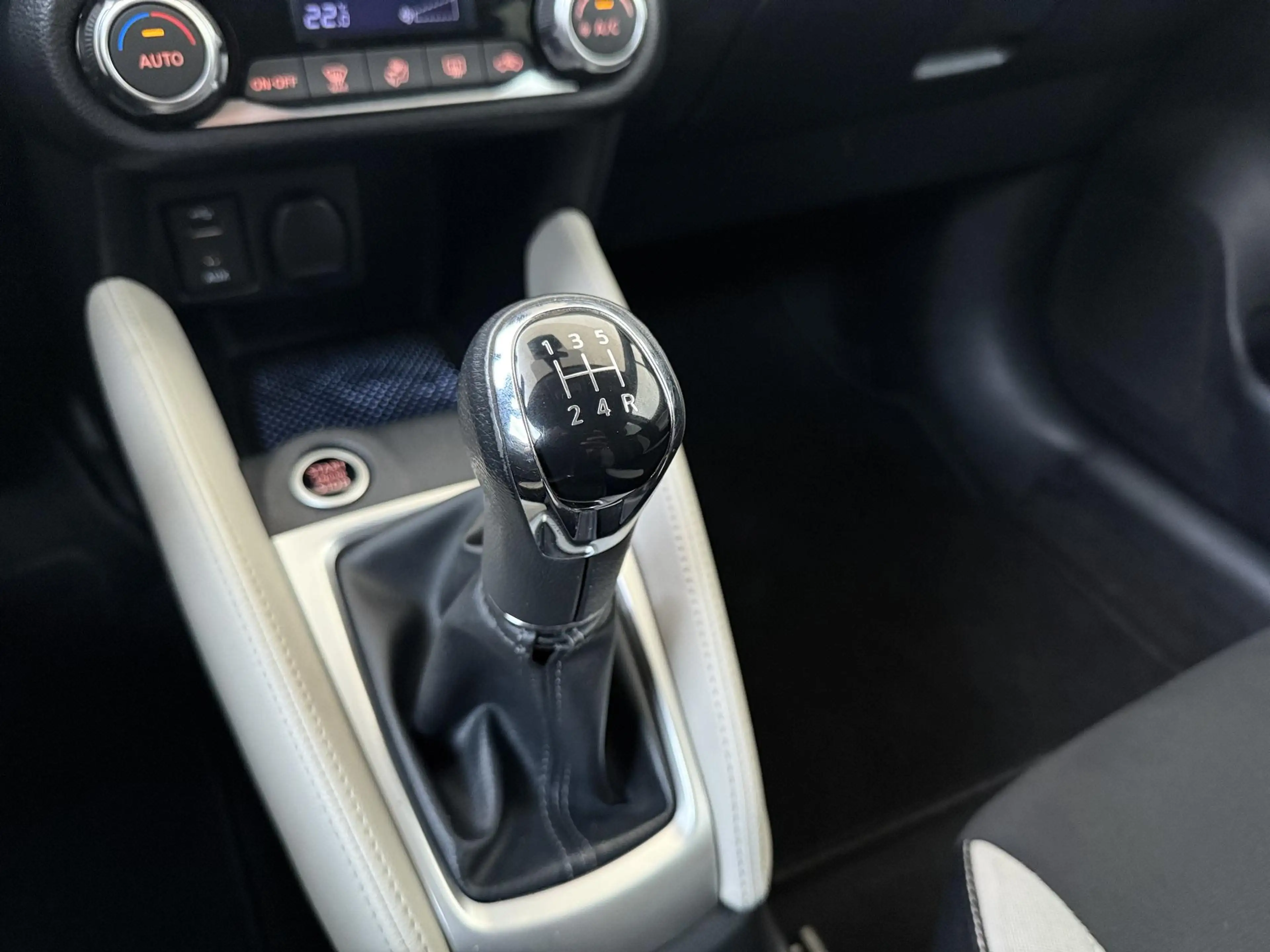 Nissan Micra 0.9 IG-T Tekna Climat Control | Cruise Control | N — photo 14