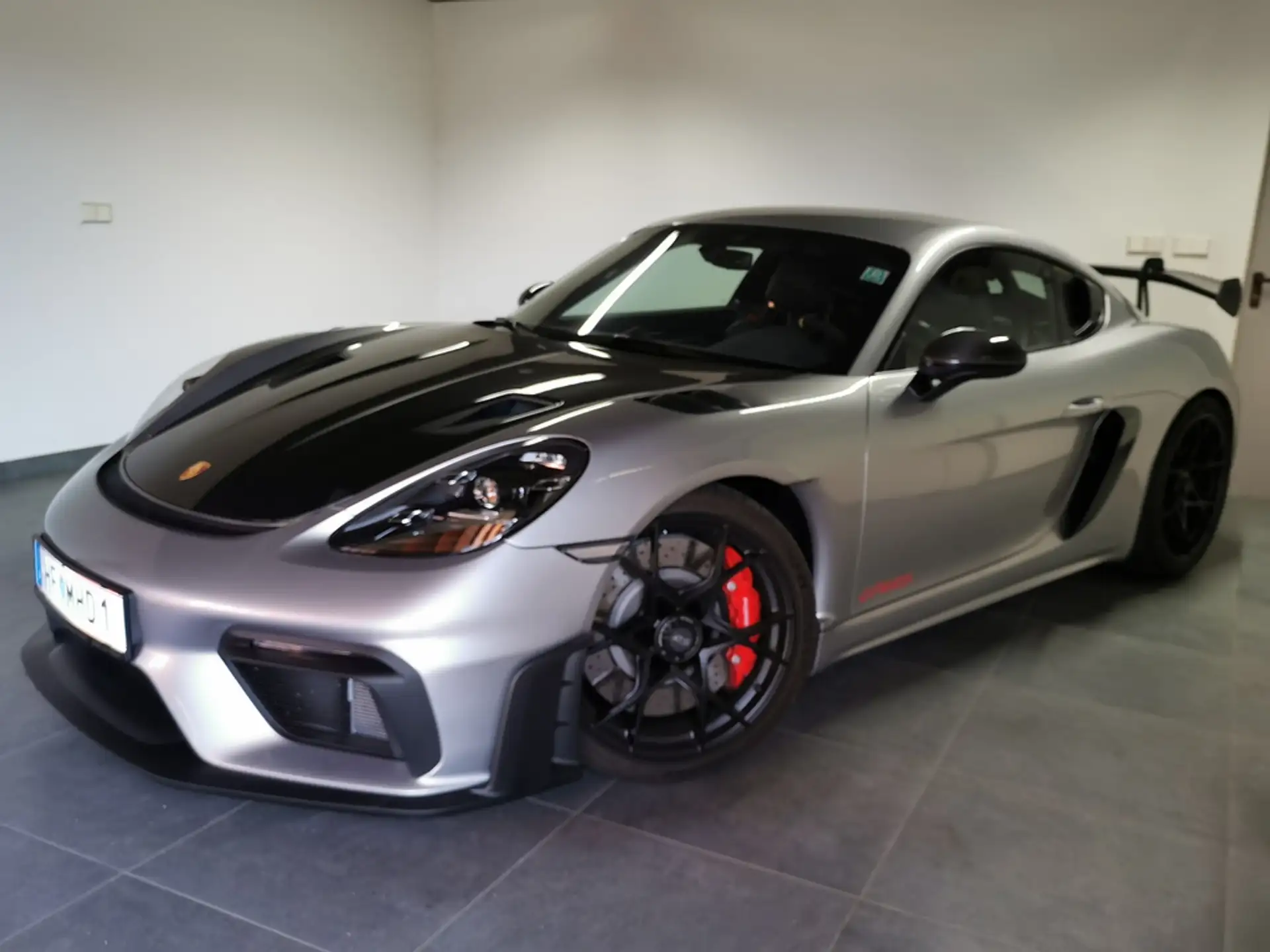 포르쉐 718 GT4 RS 2022 은색 사진 1