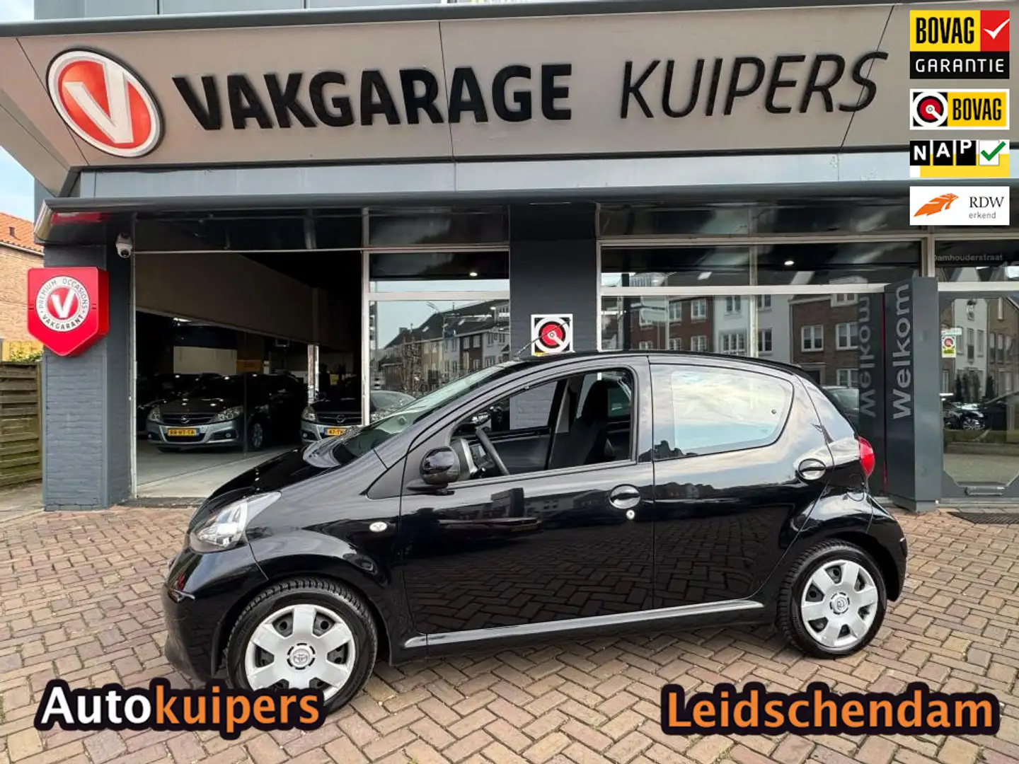 Toyota Aygo 1.0-12V + Negro - 1