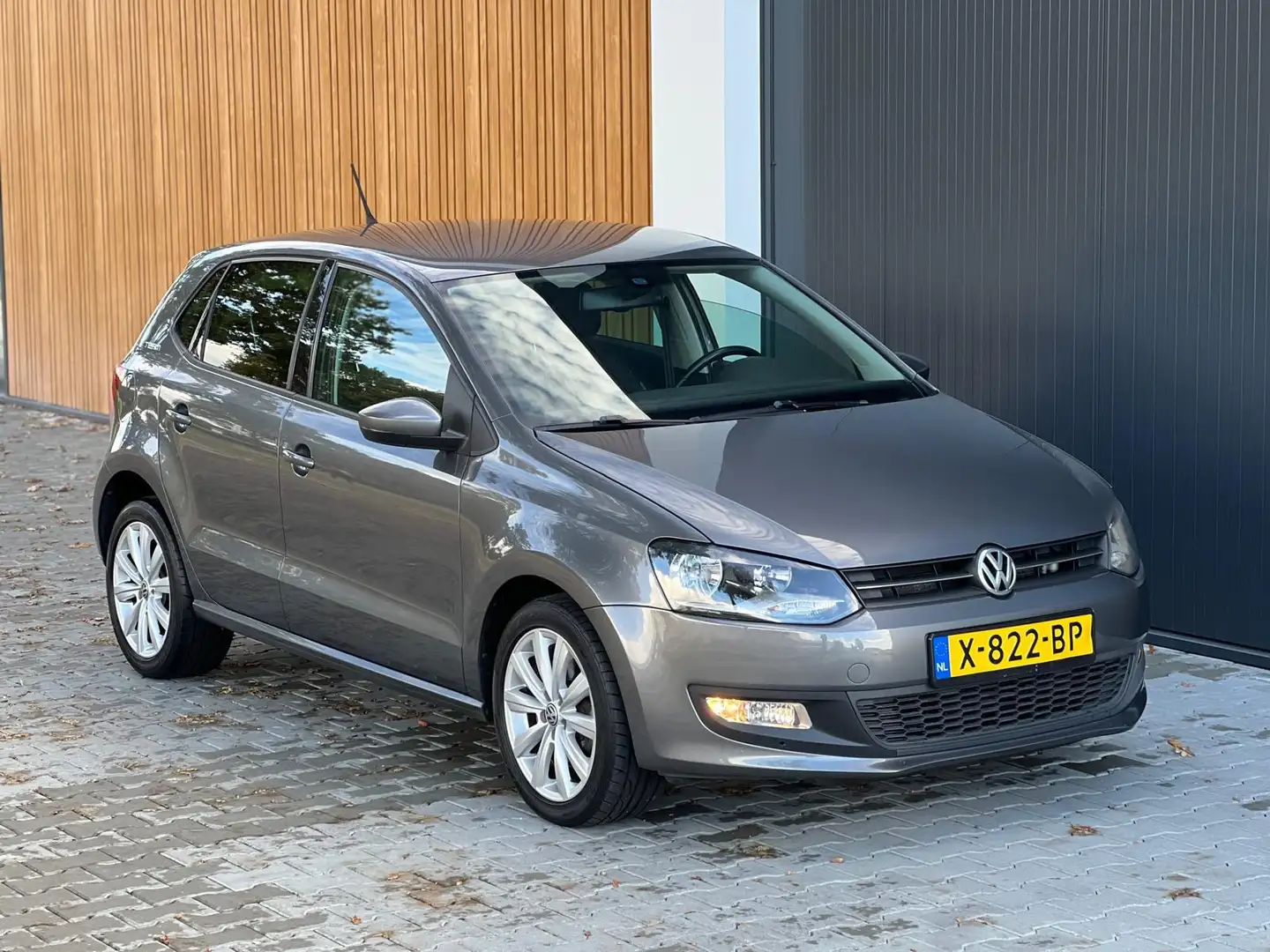 Volkswagen Polo 1.6 TDI Highline (( EXPORT-HANDEL )) Gris - 2
