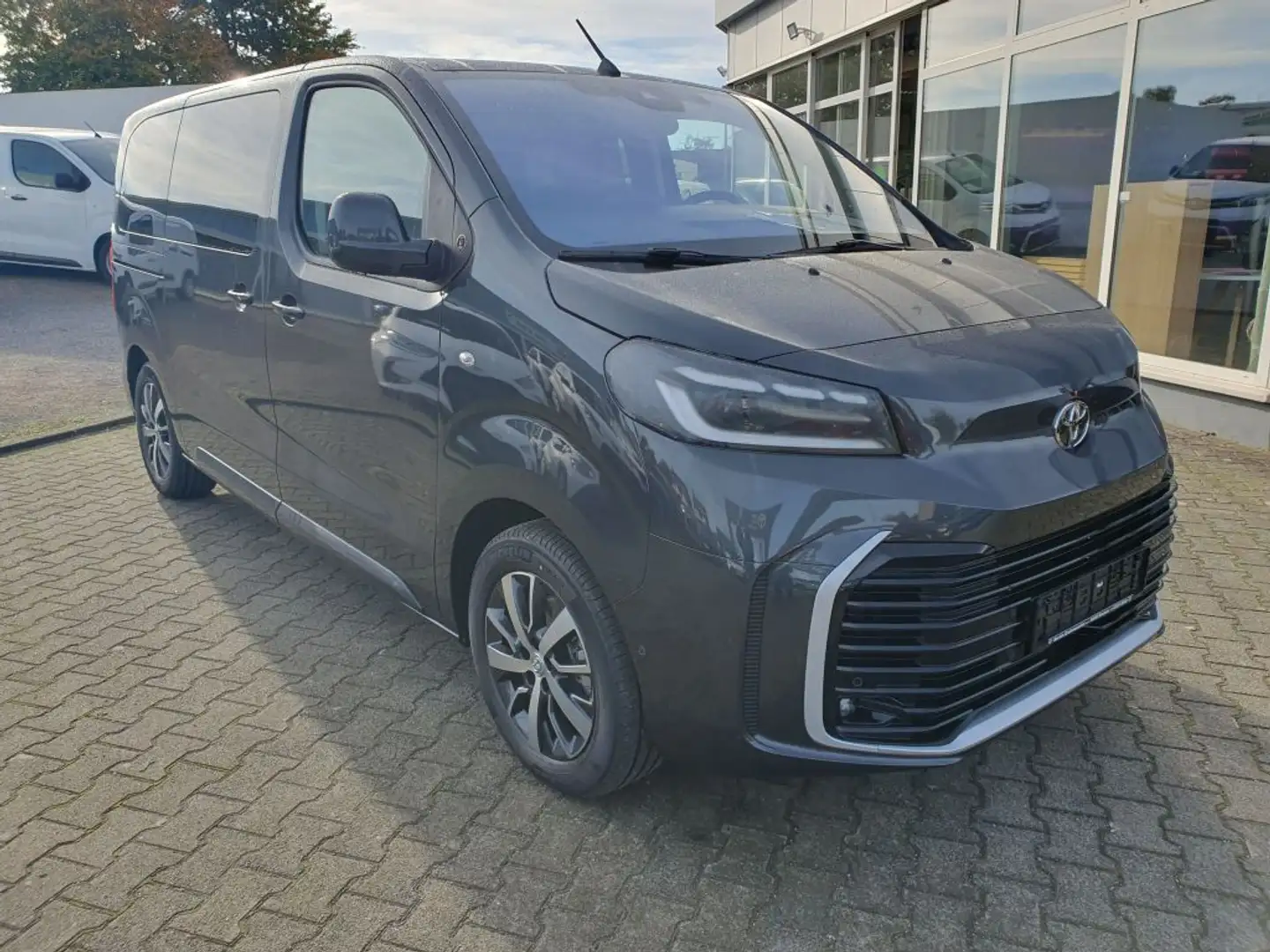 Toyota Proace 2,0-l-D-4D L1 (8-Si.) Autm. Verso Team Deutschland Grau - 2