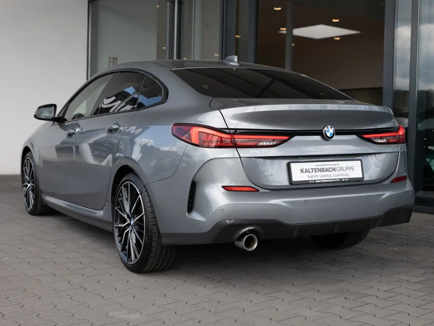BMW 218 i Gran Coupe M-Sportpaket PANO AHK LED ACC Gris - 2