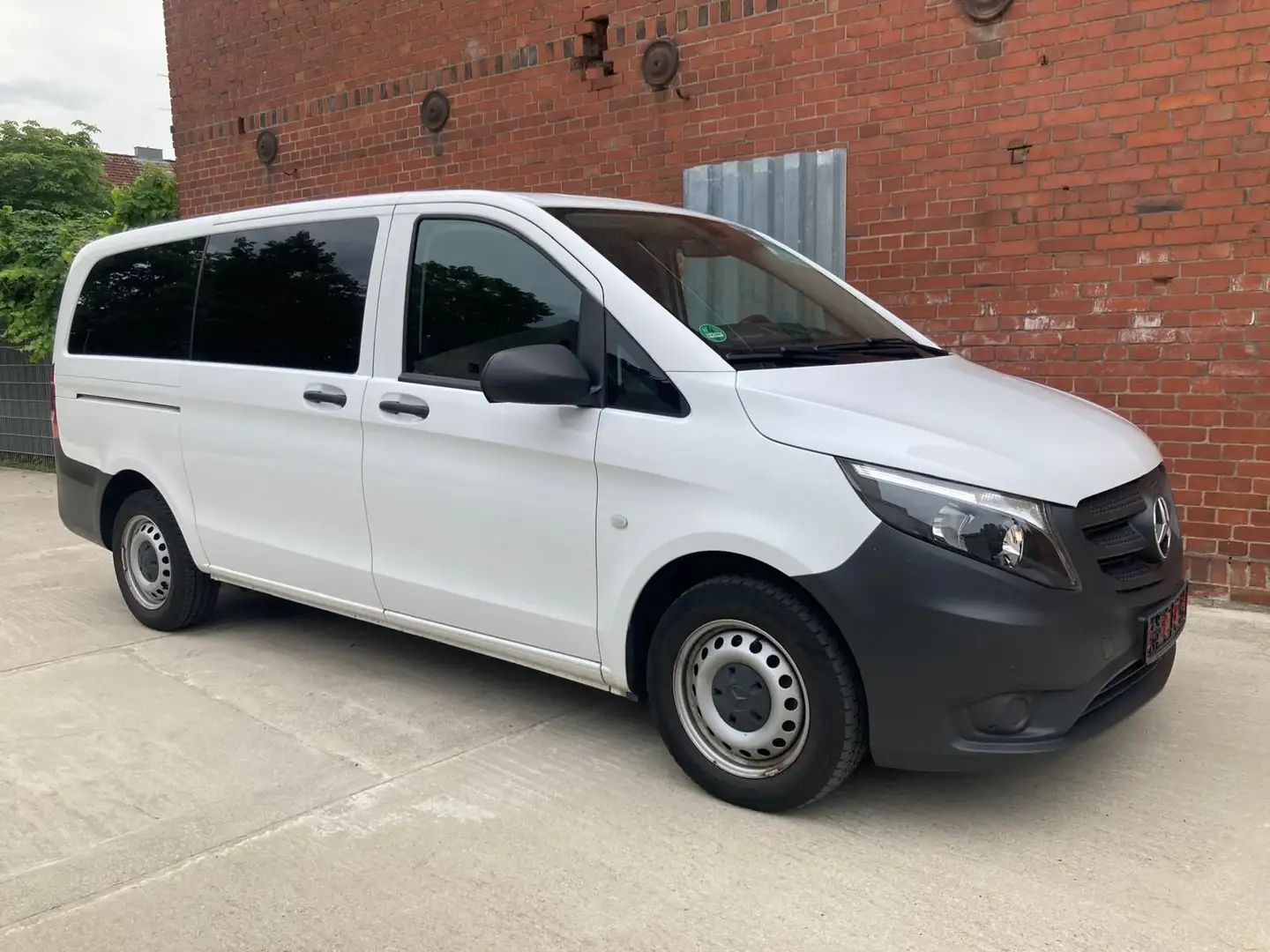 Mercedes-Benz Vito Tourer 111 CREW FWD lang Blanc - 2