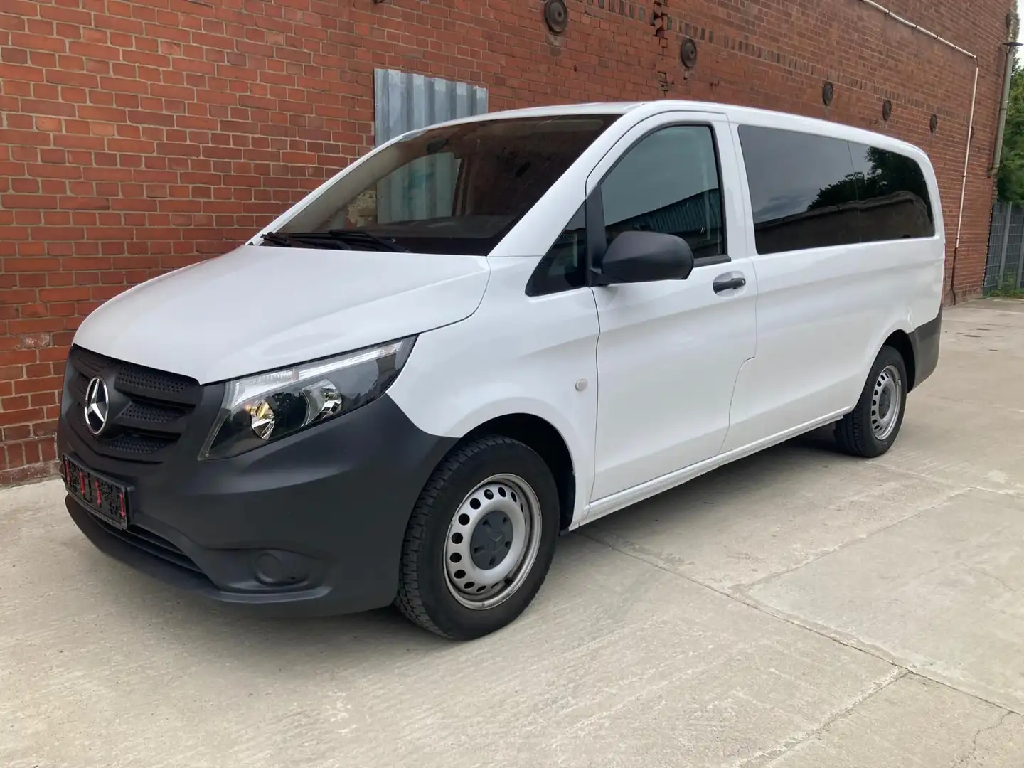 Mercedes-Benz Vito Tourer 111 CREW FWD lang Blanc - 1