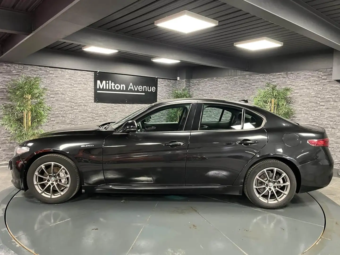 Alfa Romeo Giulia Giulia 2.2 D 136  Super crna - 2