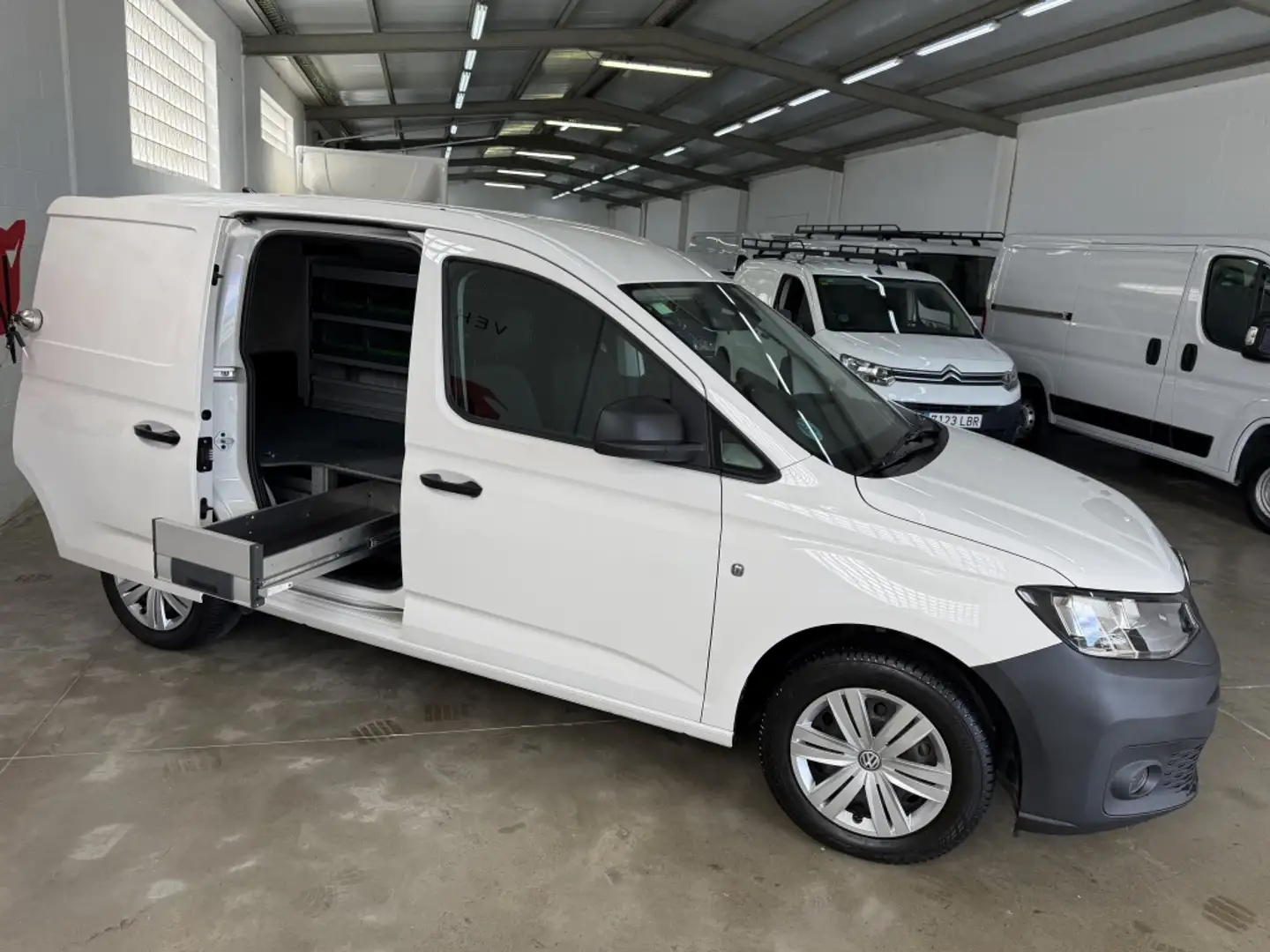 Volkswagen Caddy Cargo Furgón 2.0TDI 75kW Blanco - 2