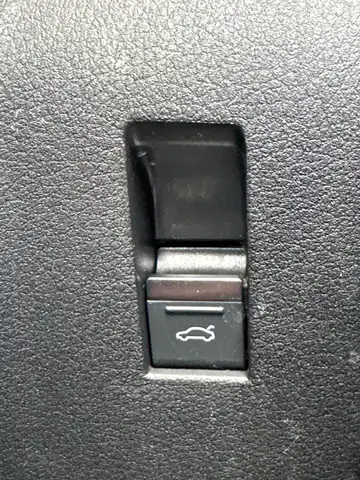 Audi Q8 E-Tron view 12