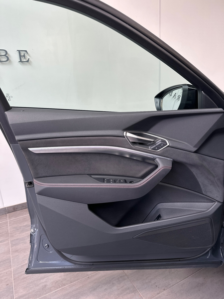 Audi Q8 e-tron 50 S-Line Qu NAV+MATRIX+ACC+KAM+PANO — photo 9