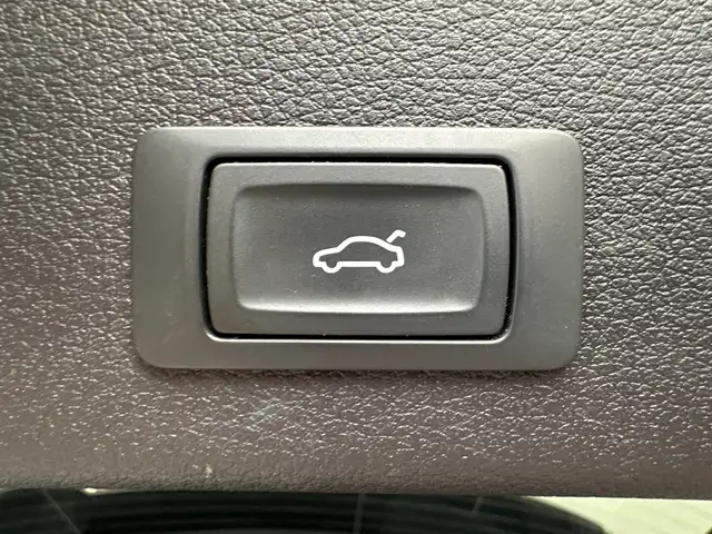 Audi Q8 E-Tron view 7