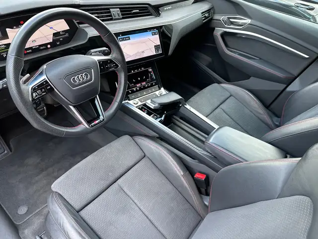 Audi Q8 E-Tron view 10